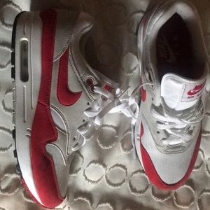 Nike air max 1 anniversary red